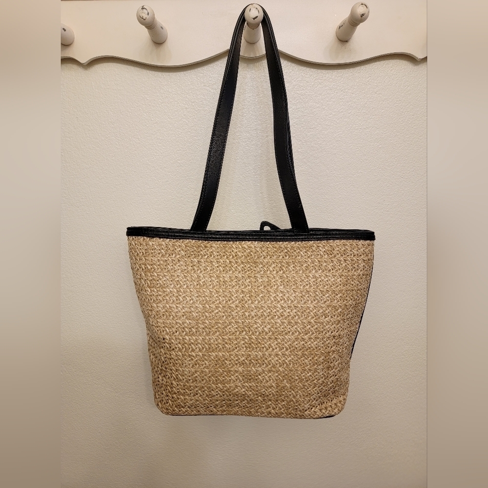 NWT Bueno Ladies Straw Tote with Butterfly Applique - Picture 3 of 5